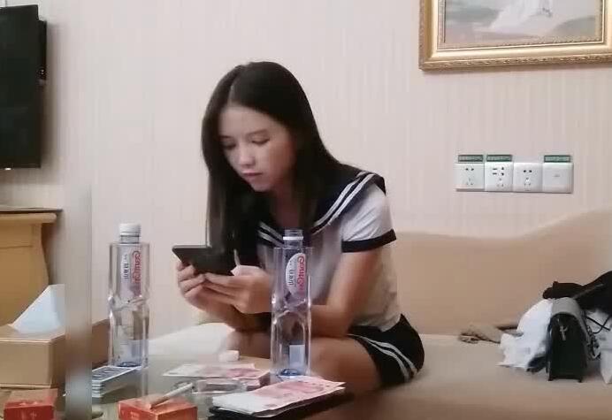 91沈先生03-29水手服湿身诱惑夜战清纯学妹主动求欢