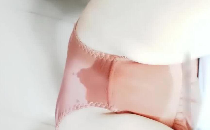 假期表妹來訪遭強制開發 沙發上嫩穴抽搐哭喊求饒 #制服誘惑