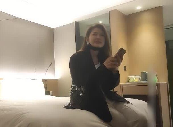 03-31办公室御姐欲火难耐 硬汉桌下突袭征服OL