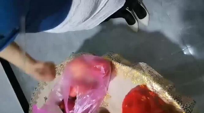歹徒假借收货强暴水果店老板娘 无助哭喊惨遭蹂躏