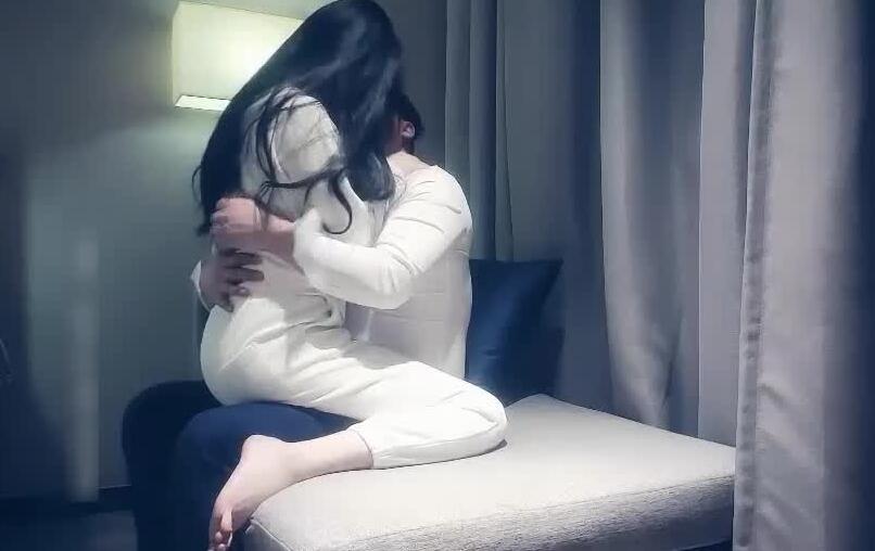 赵总寻花04-29 骚浪OL办公桌下偷情 上司人妻湿身诱惑