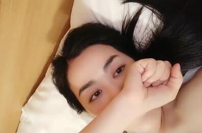 出差夜寂寞难耐 人妻偷情高潮不断