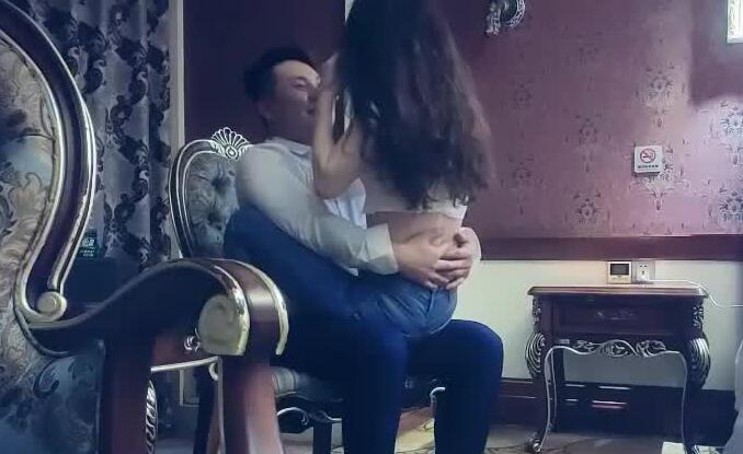 赵总探花05-04 总裁硬上高冷女强人 办公桌口交征服实录