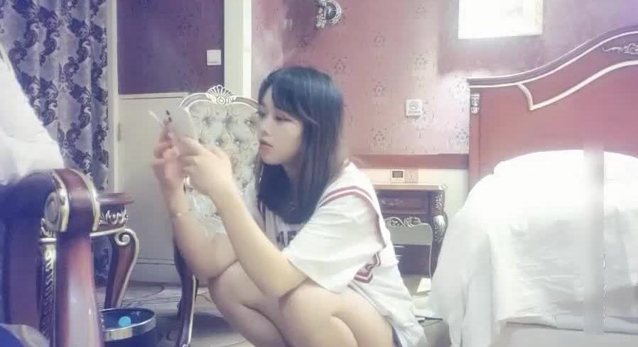赵总探花05-04 清纯秘书桌下突袭，总裁失控激情办公