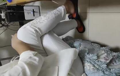 趁兄外出 饥渴嫂子夜袭诱惑 极致缠绵难自控