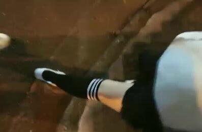 街头搭讪热辣少妇回家缠绵 狂野性爱高潮不断