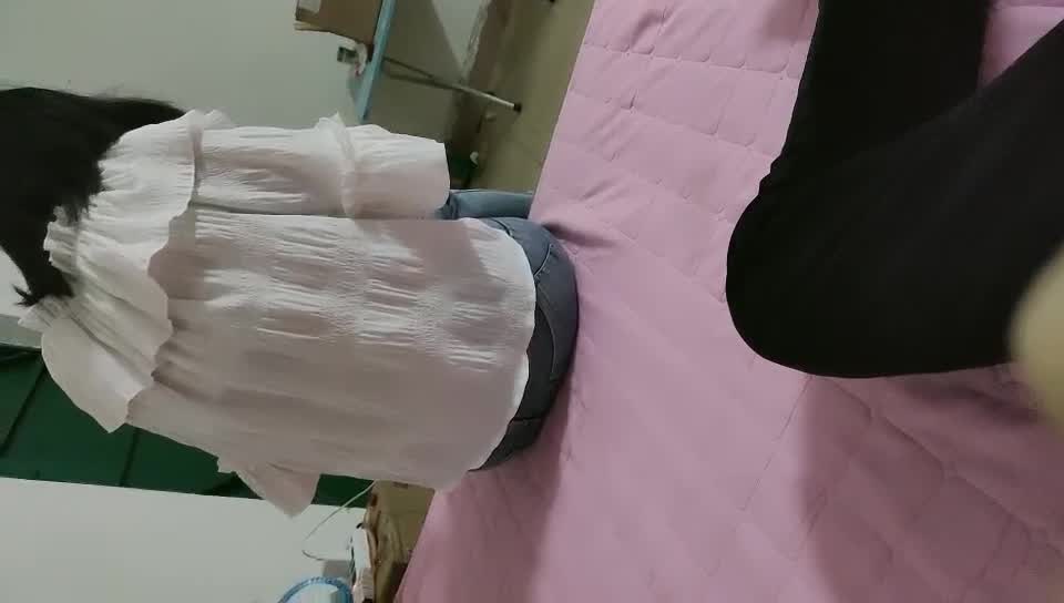同學會禁忌戀情 人妻酒店走廊激情纏綿難自控