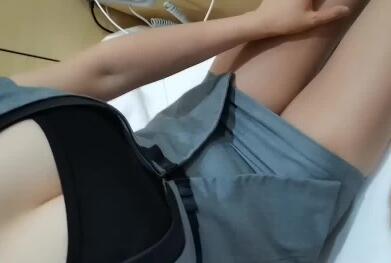 客户强上酒店女经理 办公桌激情征服制服诱惑