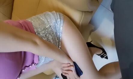 借吹风机暗藏春色，寂寞人妻与维修工狭路相逢