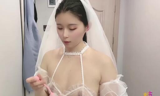 司雨-新婚夜慾火難耐 人妻撕破婚紗渴求激烈纏綿