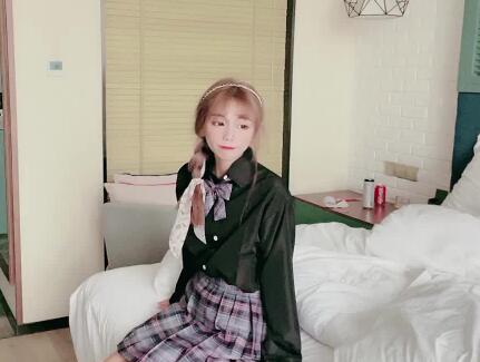 小辣椒-閨蜜深夜來借宿 男友不在她竟對我瘋狂索求整夜不停