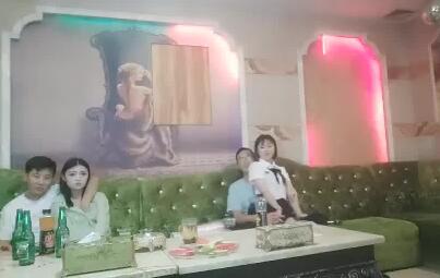 07-03JK学生妹夜店湿身热舞制服诱惑实录