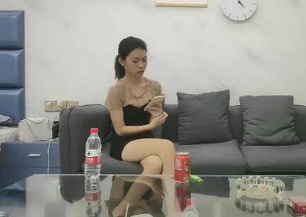 小马寻花08-07高挑车模激情约拍，车内缠绵尺度全开