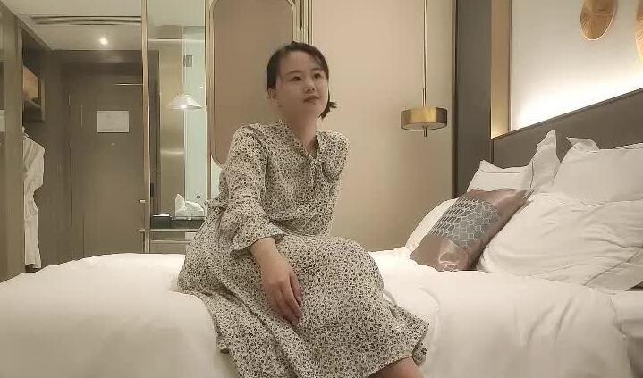 小馬尋花07-30 長裙兼職妹酒店秘密服務 清純外表下的火熱誘惑