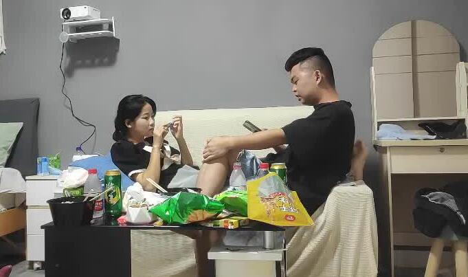 08-06泡面后的激情 熟女阿姨与小姐姐的双重诱惑
