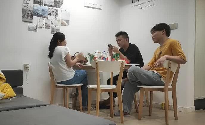 07-24饥渴老阿姨饭局变3P盛宴 两男夹攻熟女疯狂输出
