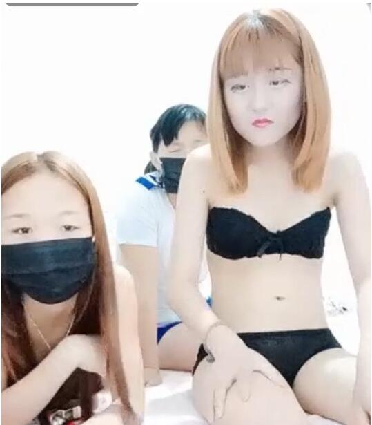 猛男激战三女极限双穴深喉 青瓜鸡蛋塞穴玩坏小嫩逼