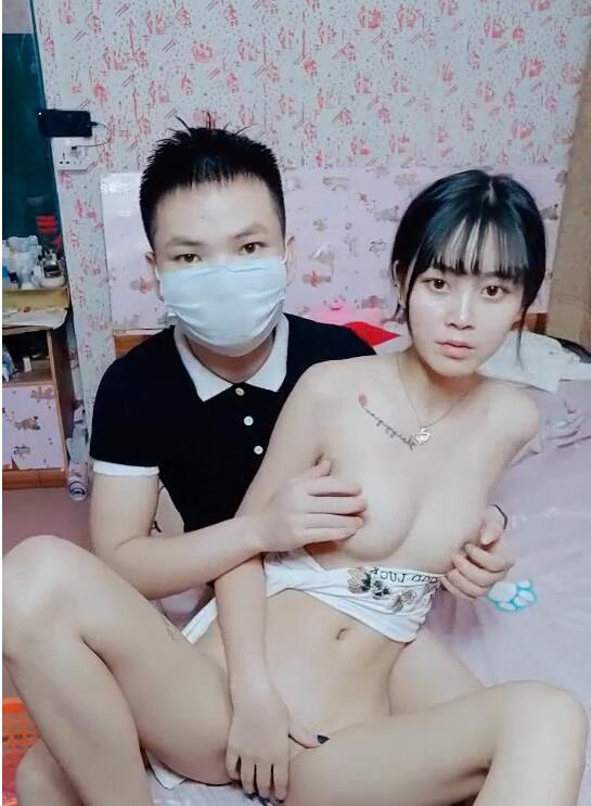 夫妻直播造人赚首付 观众打赏高潮不断