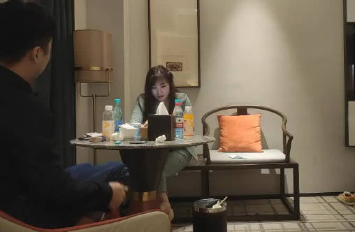 0412饥渴熟女求喂饱 饿到腿软才肯让你干