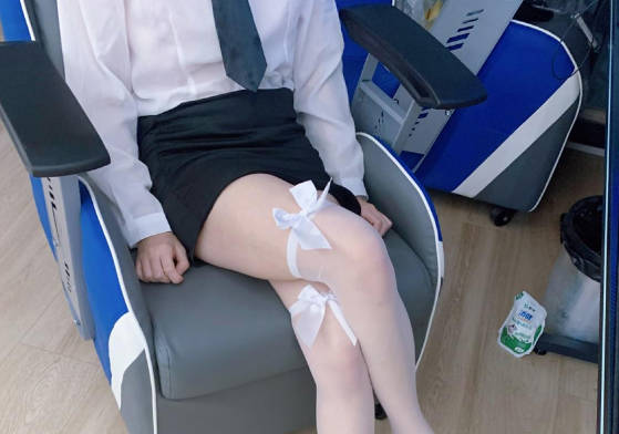 電競房激情對決 黑白絲襪女郎極致誘惑實戰