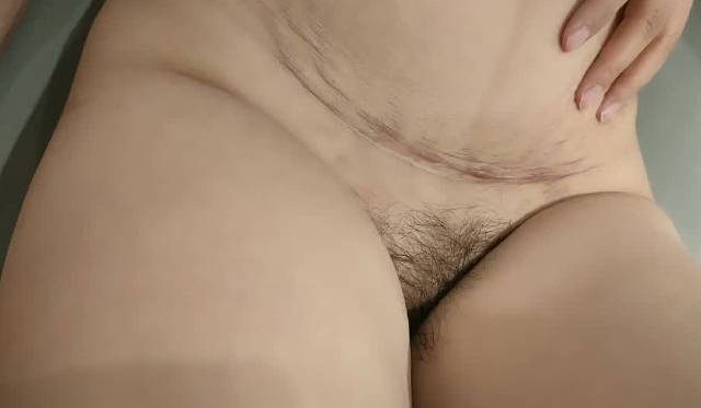 剖腹产后表嫂病房私密诱惑 护士装挑逗哺乳期人妻