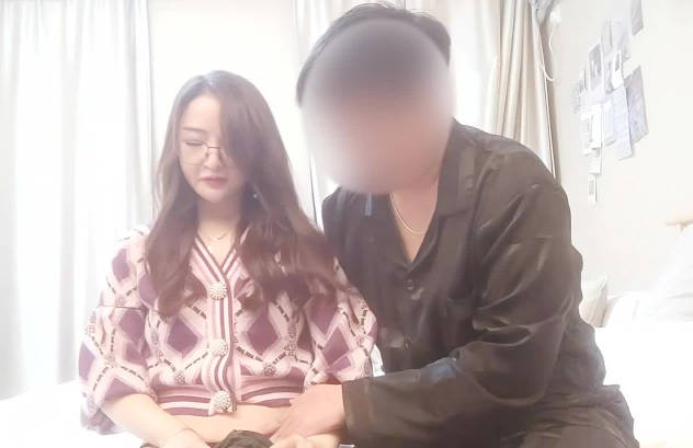 硬殼探花-端莊人妻沙發偷情 慾望爆發瞬間全記錄