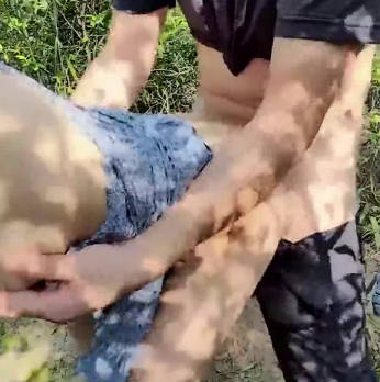 野外偷情實錄 烈日下嫂子濕身誘惑 禁忌交合激情四射