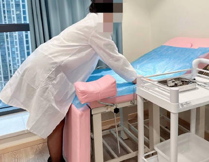 護士小姐姐夜班激情治療 發燒男患者的火辣退燒療程