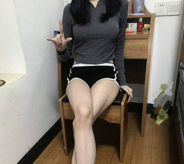瑜伽褲表妹濕身誘惑 蜜桃臀緊貼姐夫巨根狂蹭不停