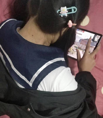 白襪禁忌戀 父女激情夜 偷窺視角+真實喘息 引爆家庭倫理戰場