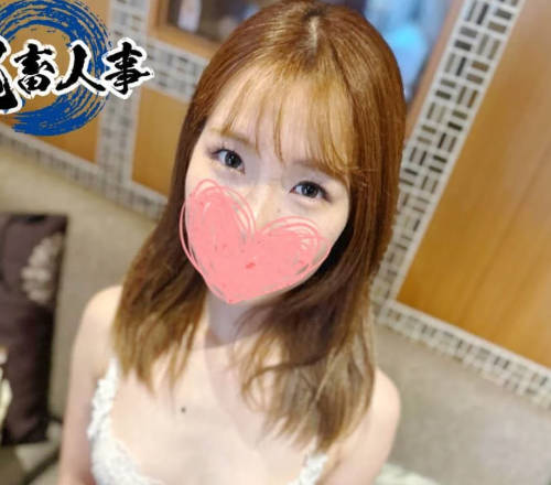 FC2PPV-4638784 化妝品公司OL更衣室偷拍！社內不倫激情全記錄