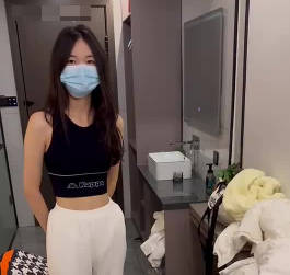长沙嫩妹九儿宾馆初夜实录 摄影小哥突袭破处娇喘不断