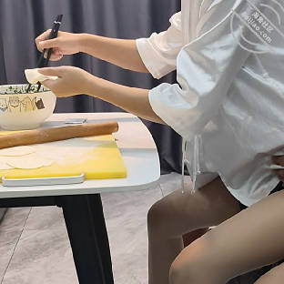 人妻廚房偷歡記 繼子趁煮飯時從後突襲 濕熱喘息交纏灶台邊