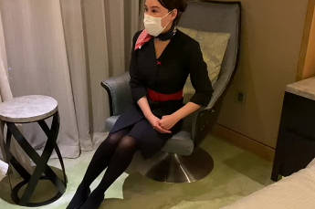 禁欲眼镜男办公室征服高冷空姐 桌下服务暗藏职场潜规则