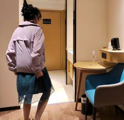 饥渴熟女主动骑乘疯狂抽插 内射瞬间高潮喷发颤抖不止